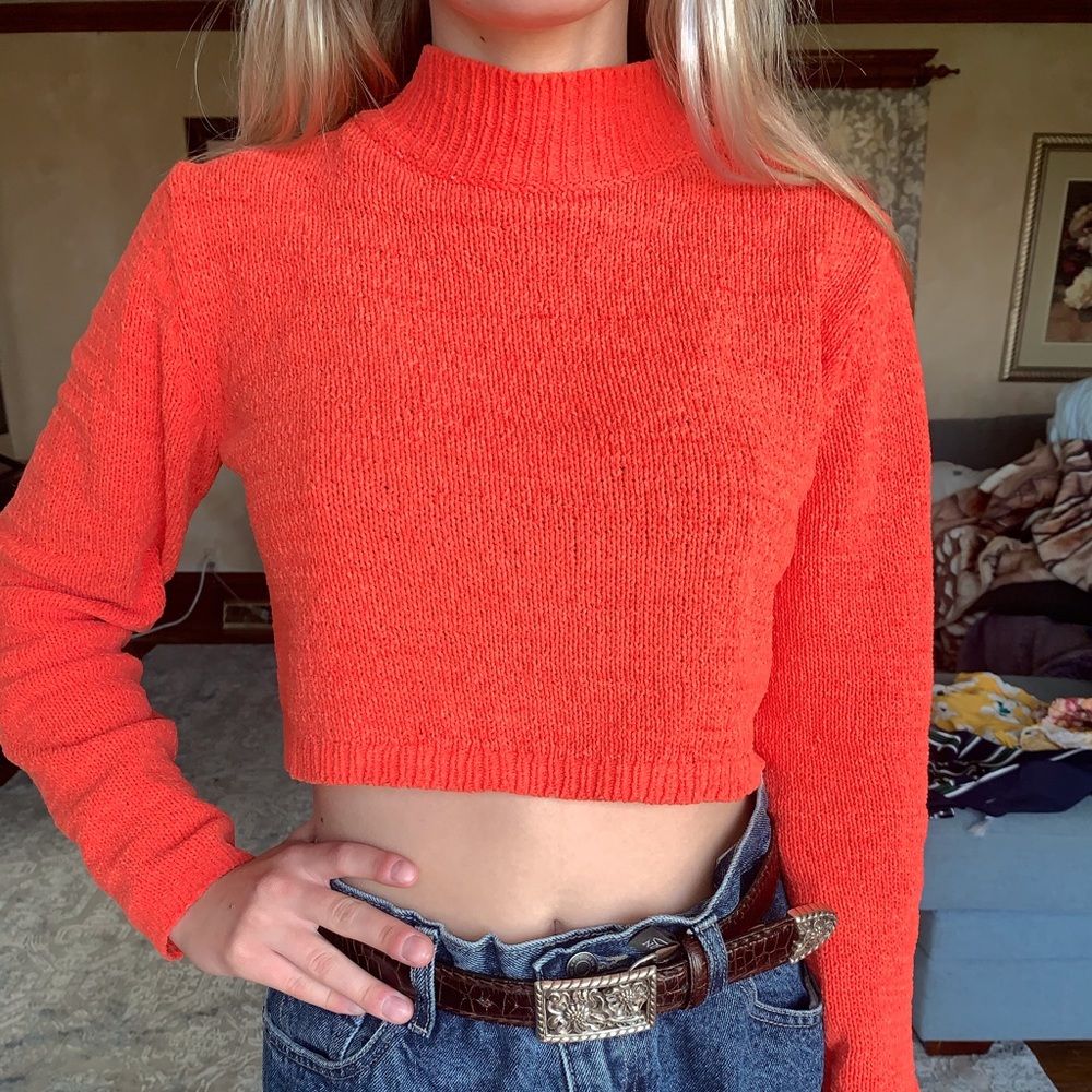 super cute cropped coral sweater !!